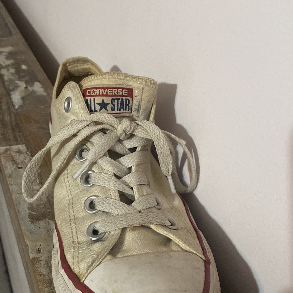White converse - Picture 3 of 4
